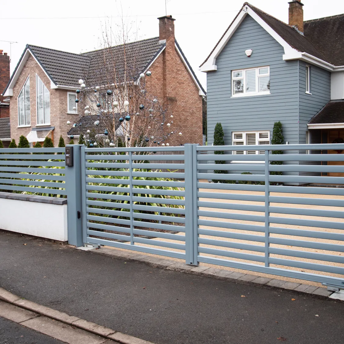 electric aluminium driveway gates