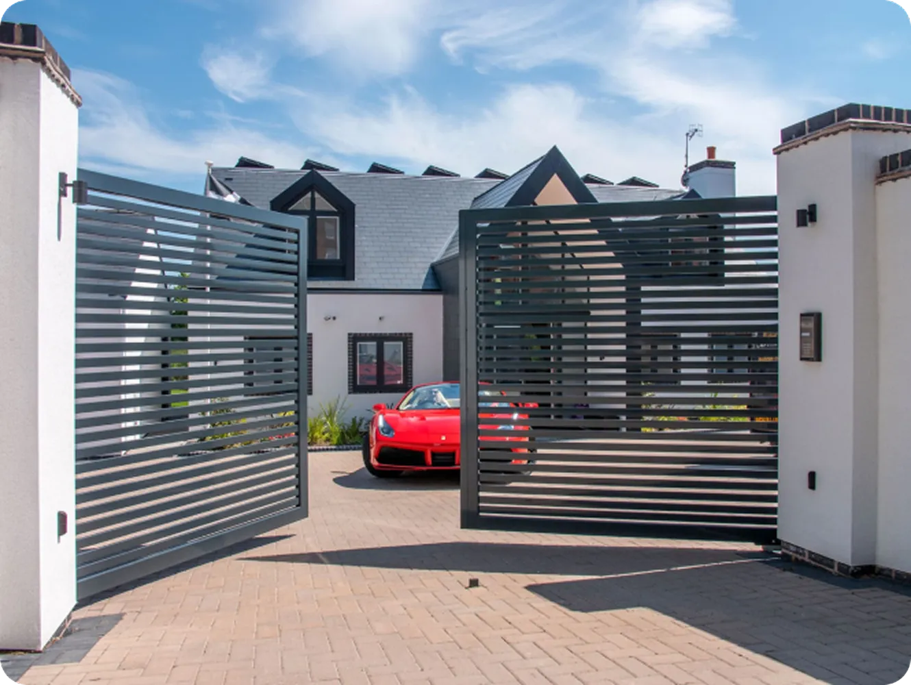 residential aluminium driveway gates