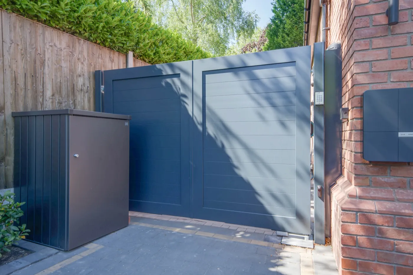 Angled view of the aluminium sliding gate, Solihull